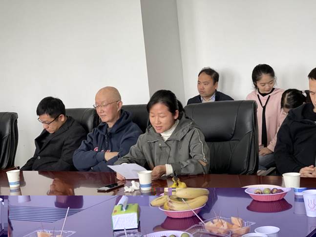一群人在桌子前吃東西描述已自動生成
